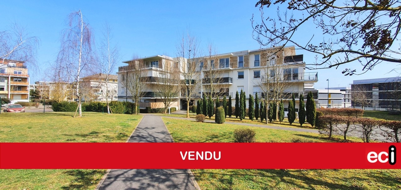 HAUTS DE QUEULEU -T2 44m² au 3ème et dernier + terrasse + pk - Image #1