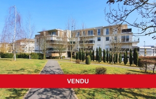 HAUTS DE QUEULEU -T2 44m² au 3ème et dernier + terrasse + pk - Image #1