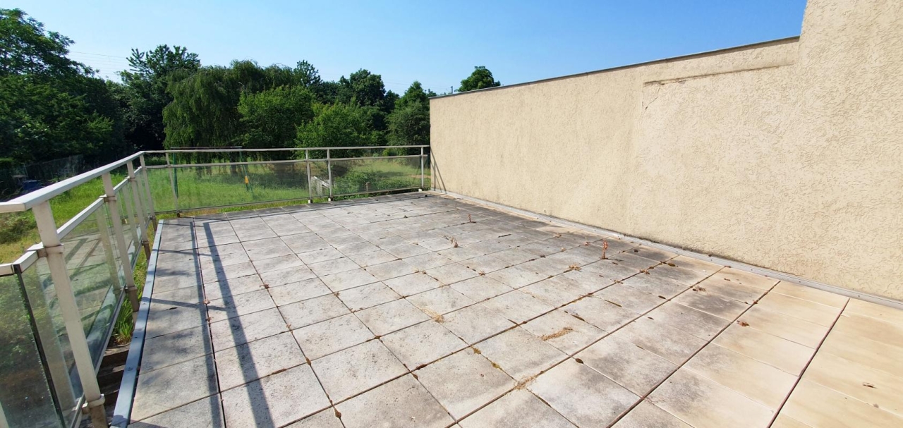 Maison de 225m² hab. sur 4 niveaux dont un de sous-sol sur terrain de 748m² - Image #3