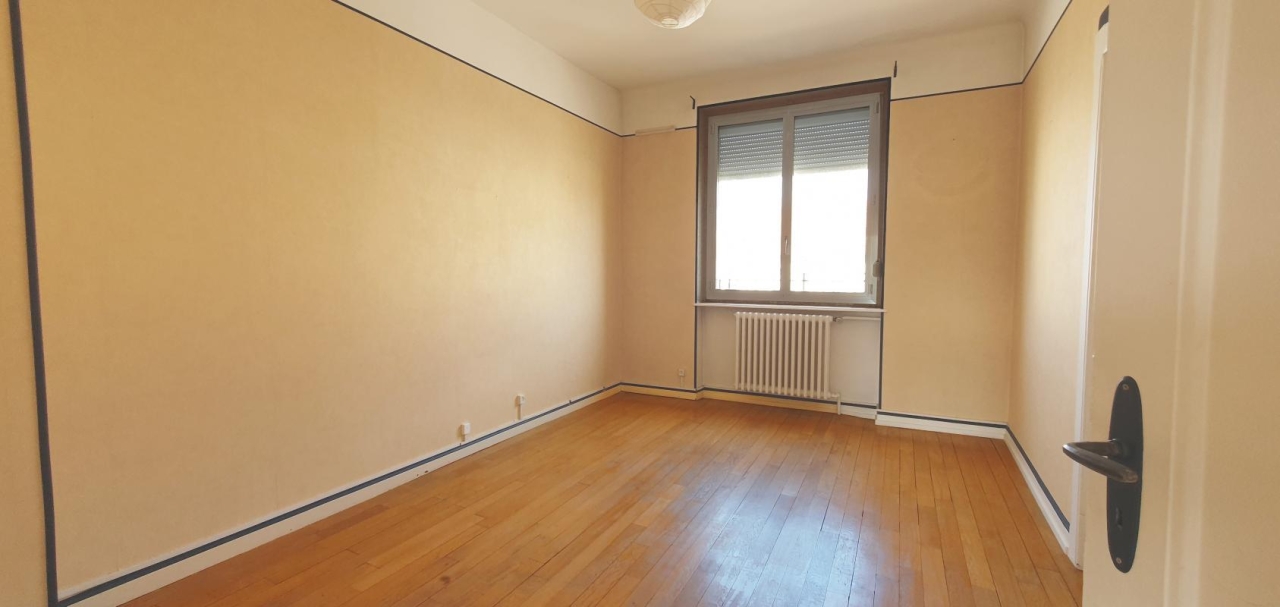 Maison de 225m² hab. sur 4 niveaux dont un de sous-sol sur terrain de 748m² - Image #9