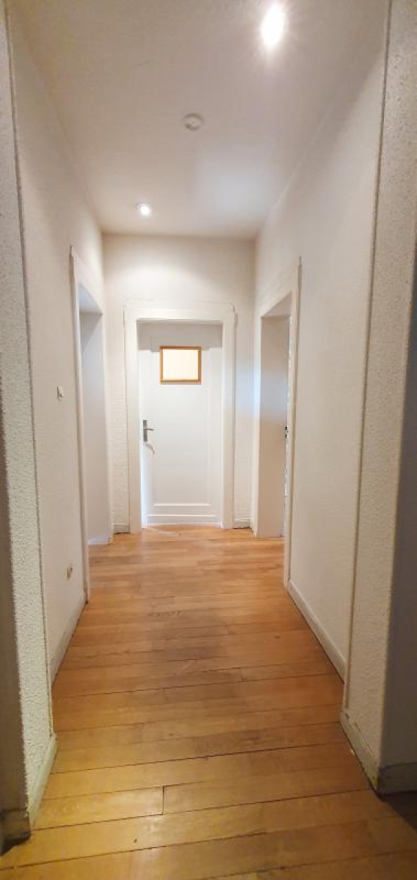Maison de 225m² hab. sur 4 niveaux dont un de sous-sol sur terrain de 748m² - Image #10