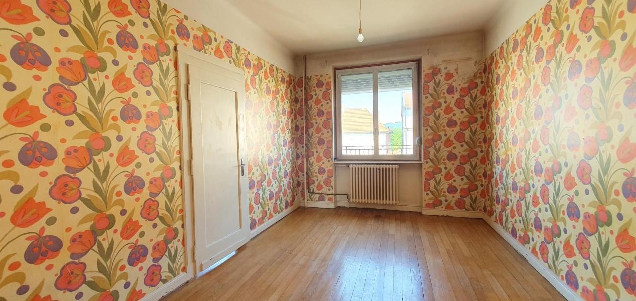 Maison de 225m² hab. sur 4 niveaux dont un de sous-sol sur terrain de 748m² - Image #12