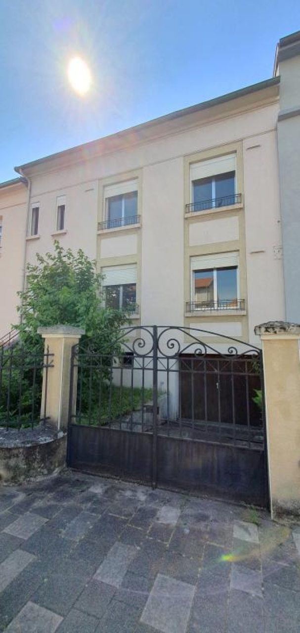 Maison de 225m² hab. sur 4 niveaux dont un de sous-sol sur terrain de 748m² - Image #13