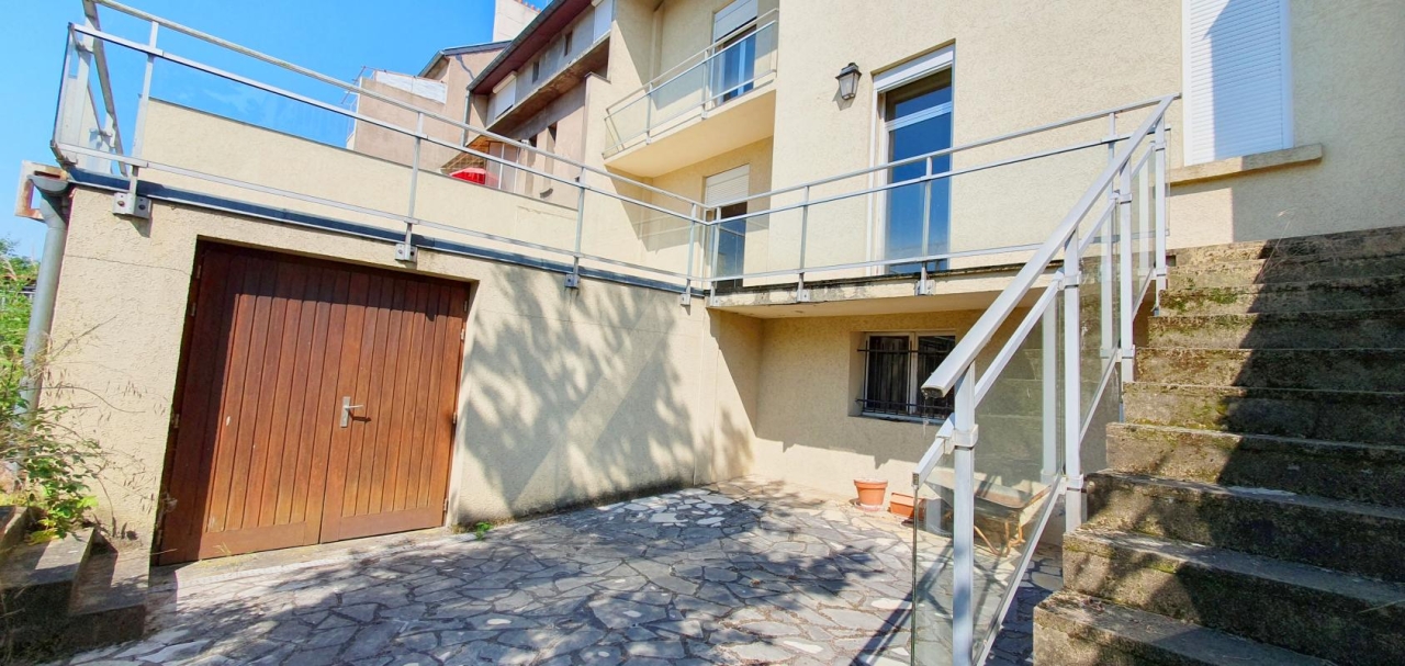 Maison de 225m² hab. sur 4 niveaux dont un de sous-sol sur terrain de 748m² - Image #14