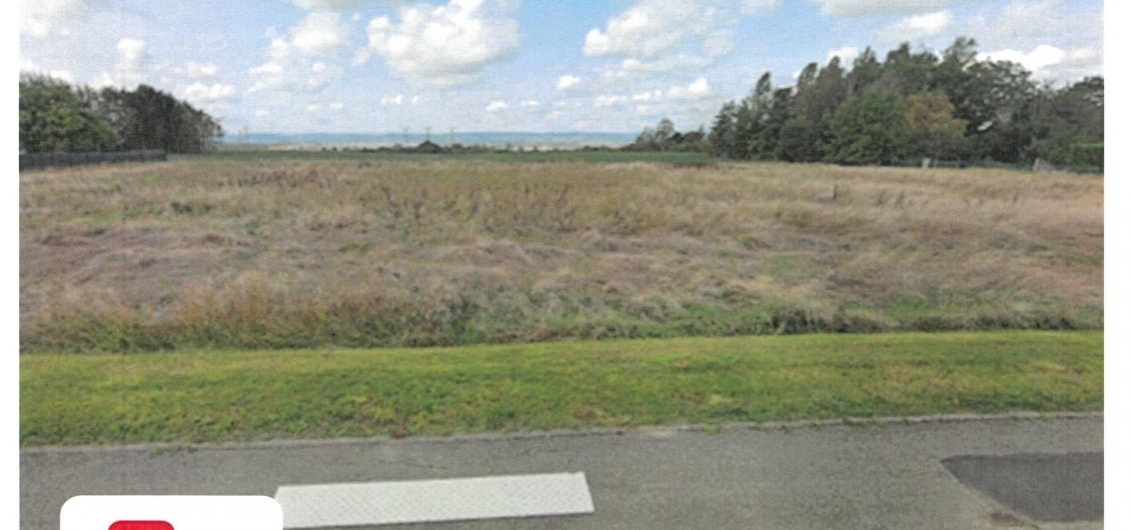 VIGY - Terrain plat de 14ares - libre - hors lotissement - Image #1 VIGY - Terrain plat de 14ares - libre - hors lotissement - Image #1