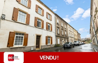 ALGRANGE : Immeuble 225m² à rénover + 3 garage - Image #1